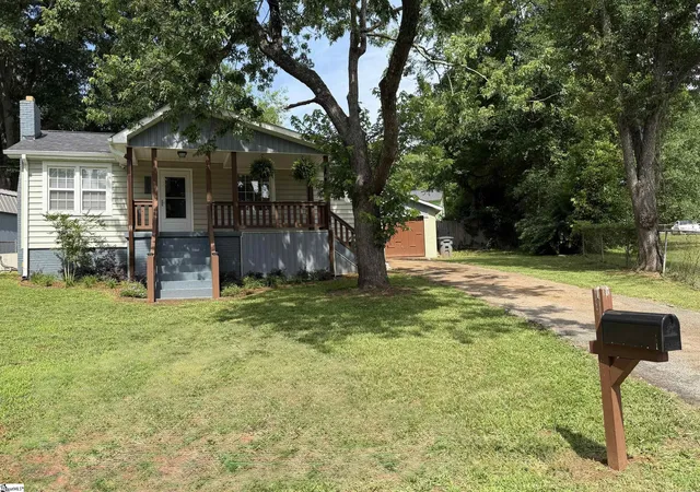 Photo 3 of Sale Pending at 107 Irene Cir, Greenville, SC 29617 | MLS# 1595218 | Listing updated on 2026-08-26