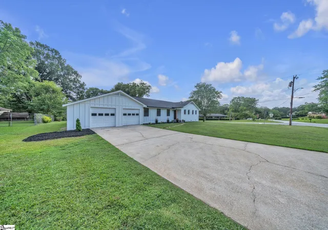 Photo 2 of Sale Pending at 17 Beaufort St, Greenville, SC 29615 | MLS# 1600536 | Listing updated on 2026-09-17