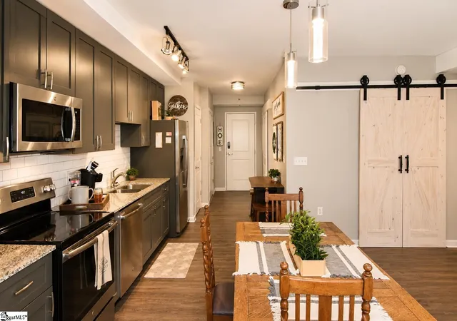 4th image of 100 E Washington St #Apt 32, Greenville, SC 29601 | MLS# 1587898