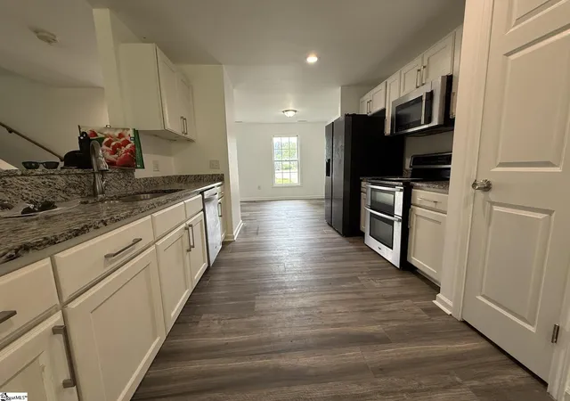 Photo 2 of Single family home for sale at 34 Argyle Ct, Simpsonville, SC 29681 | MLS# 1595982 | Listing updated on 2026-09-17