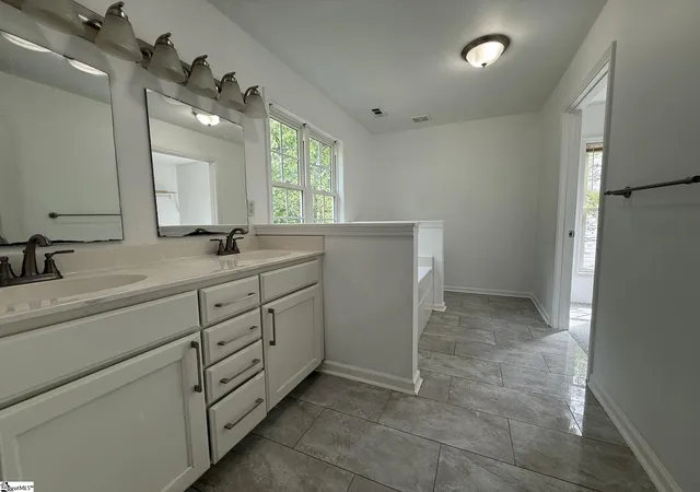 Photo 4 of Single family home for sale at 34 Argyle Ct, Simpsonville, SC 29681 | MLS# 1595982 | Listing updated on 2026-09-17