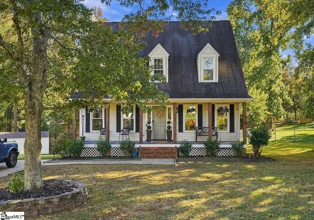 Single family home for sale at 105 Fox Run Cir, Greer, SC 29651 | MLS# 1608113