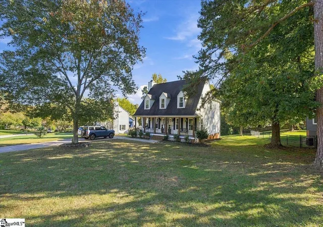Photo 2 of Single family home for sale at 105 Fox Run Cir, Greer, SC 29651 | MLS# 1608113 | Listing updated on 2026-10-30