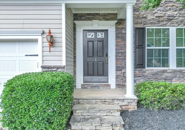 Photo 3 of Single family home for sale at 1 Flat Shoals Ct, Simpsonville, SC 29680 | MLS# 1598633 | Listing updated on 2026-09-17
