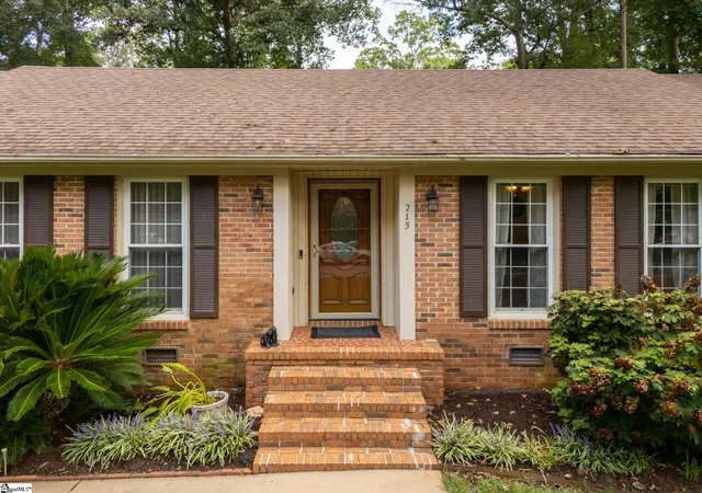 Photo 3 of Single family home for sale at 215 Cannon Cir, Greenville, SC 29607 | MLS# 1602377 | Listing updated on 2026-09-09