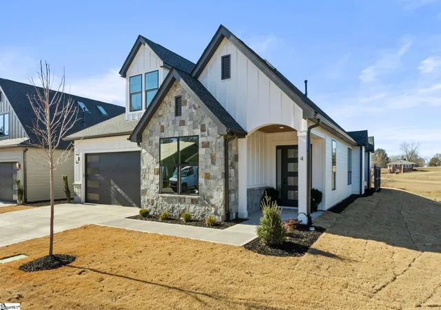 Photo 2 of Single family home for sale at 4 Mercy Dr, Greenville, SC 29607 | MLS# 1600581 | Listing updated on 2026-08-14
