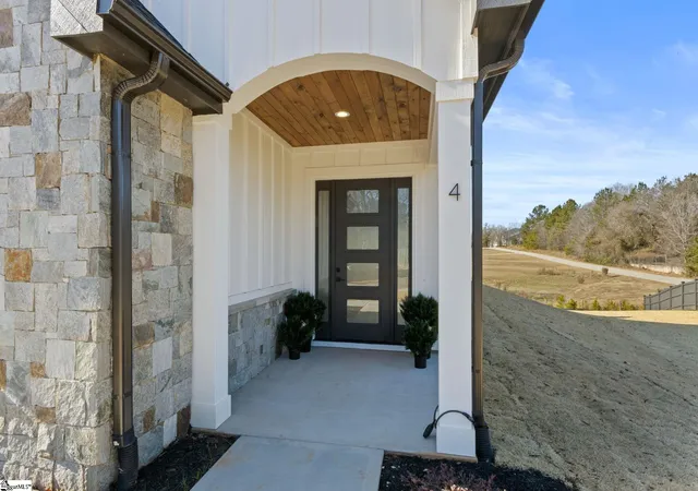 Photo 3 of Single family home for sale at 4 Mercy Dr, Greenville, SC 29607 | MLS# 1600581 | Listing updated on 2026-08-14