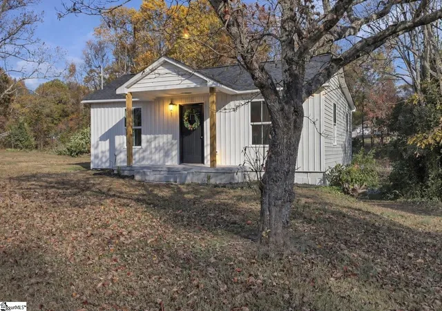 Photo 1 of Single family home for sale at 125 Circle Dr, Greer, SC 29650 | MLS# 1590473 | Listing updated on 2026-08-27