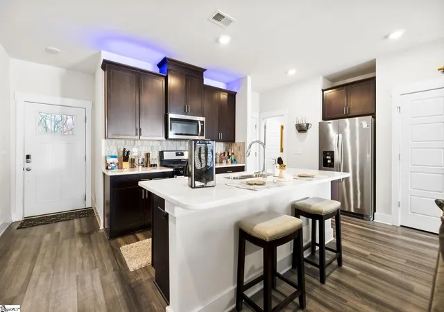 Photo 4 of Townhouse for sale at 24 Bromes Wy, Greenville, SC 29607 | MLS# 1580563 | Listing updated on 2026-10-09