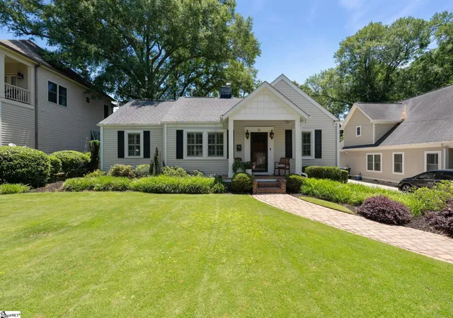 Photo 1 of Single family home for sale at 15 Phillips Ln, Greenville, SC 29605 | MLS# 1595388 | Listing updated on 2026-09-17