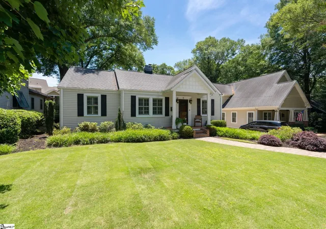 Photo 2 of Single family home for sale at 15 Phillips Ln, Greenville, SC 29605 | MLS# 1595388 | Listing updated on 2026-09-17