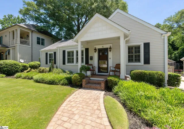Photo 3 of Single family home for sale at 15 Phillips Ln, Greenville, SC 29605 | MLS# 1595388 | Listing updated on 2026-09-17