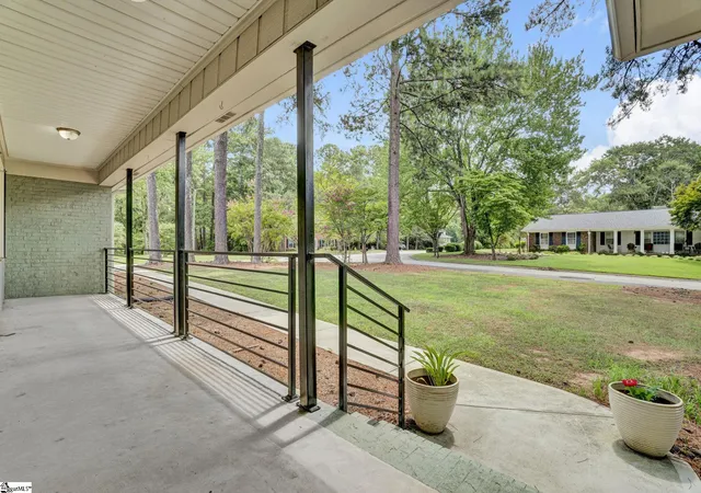Photo 4 of Single family home for sale at 117 Royal Oak Rd, Greenville, SC 29607 | MLS# 1600990 | Listing updated on 2026-09-10
