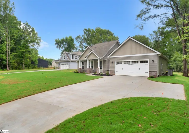 Photo 3 of Single family home for sale at 170 Stewart Lake Rd, Pelzer, SC 29669 | MLS# 1599048 | Listing updated on 2026-07-28