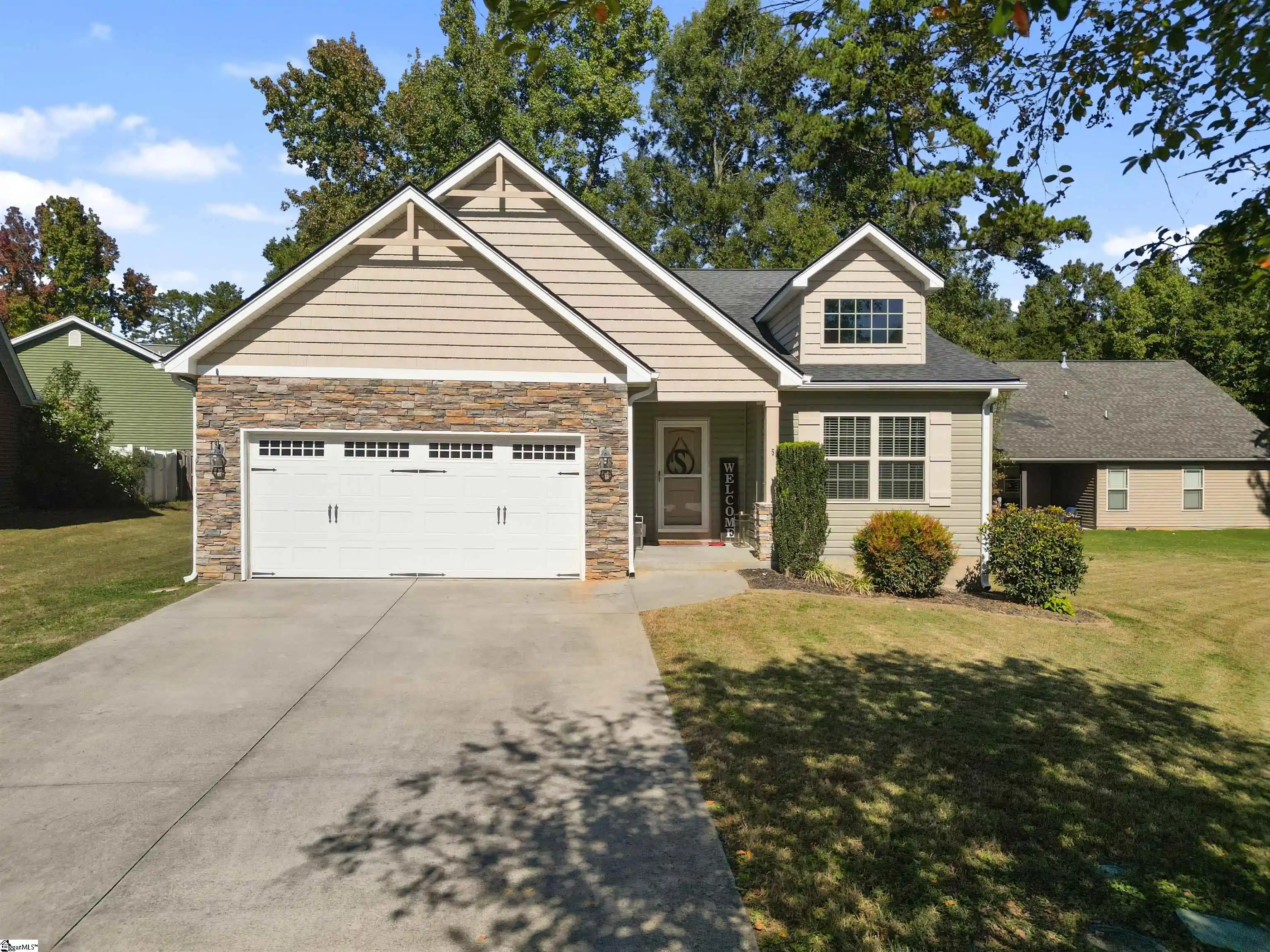 Photo 1 of Single family home for sale at 5 Bellerive Pl, Simpsonville, SC 29681 | MLS# 1607409 | Listing updated on 2026-10-27