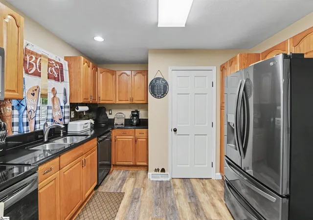 Photo 3 of Single family home for sale at 159 Oak Hill Dr, Piedmont, SC 29673 | MLS# 1599737 | Listing updated on 2026-09-03