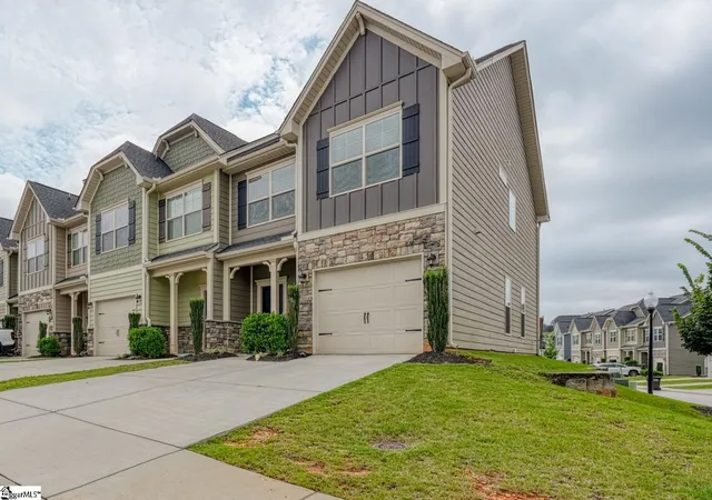 Photo 2 of Townhouse for sale at 500 Milbury Wy, Simpsonville, SC 29680 | MLS# 1600174 | Listing updated on 2026-08-07
