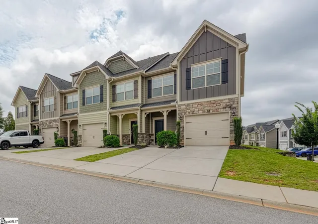 Photo 3 of Townhouse for sale at 500 Milbury Wy, Simpsonville, SC 29680 | MLS# 1600174 | Listing updated on 2026-08-07