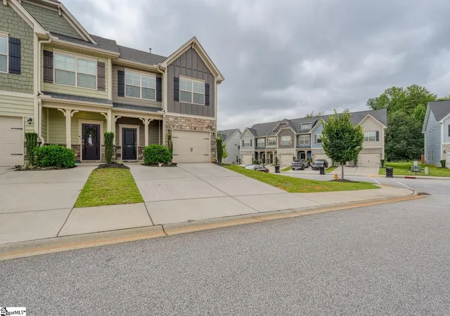 Photo 3 of Townhouse for sale at 500 Milbury Wy, Simpsonville, SC 29680 | MLS# 1600174 | Listing updated on 2026-09-21