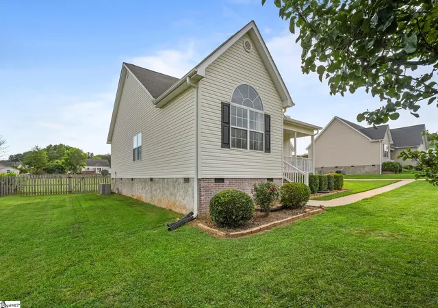Photo 2 of Sale Pending at 222 Abners Trail Rd, Greer, SC 29651 | MLS# 1598773 | Listing updated on 2026-08-31