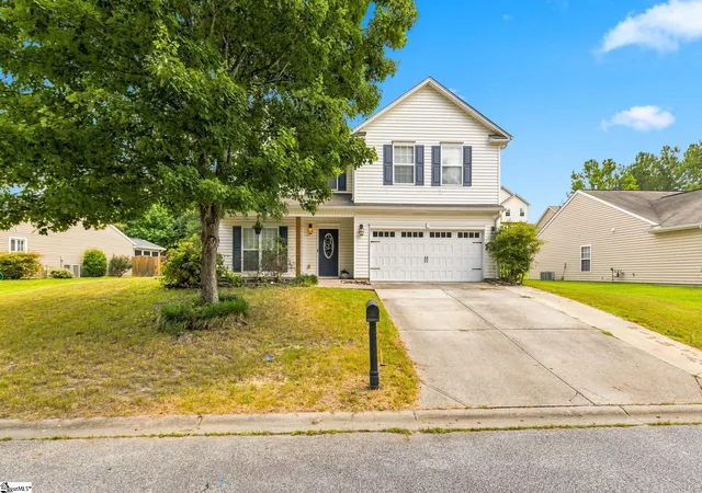 Photo 2 of Single family home for sale at 111 Garfield Ln, Simpsonville, SC 29681 | MLS# 1600053 | Listing updated on 2026-08-25