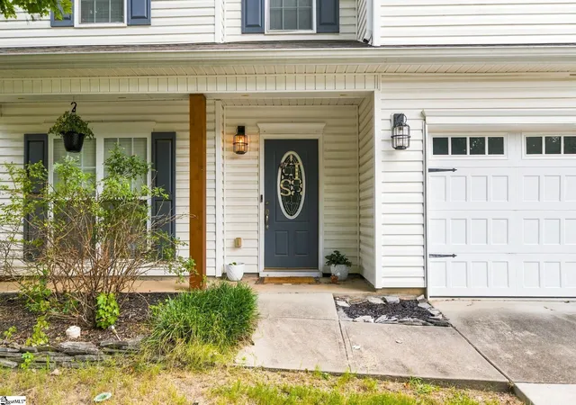Photo 3 of Single family home for sale at 111 Garfield Ln, Simpsonville, SC 29681 | MLS# 1600053 | Listing updated on 2026-08-25