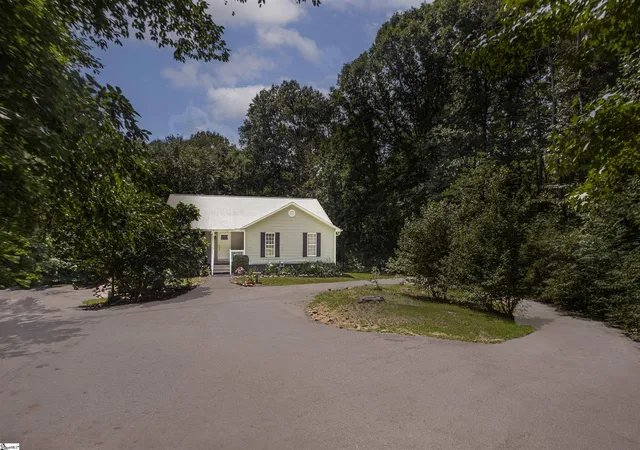 Photo 1 of Single family home for sale at 181 Crowe Creek Church Rd, Six Mile, SC 29682 | MLS# 1596587 | Listing updated on 2026-08-31