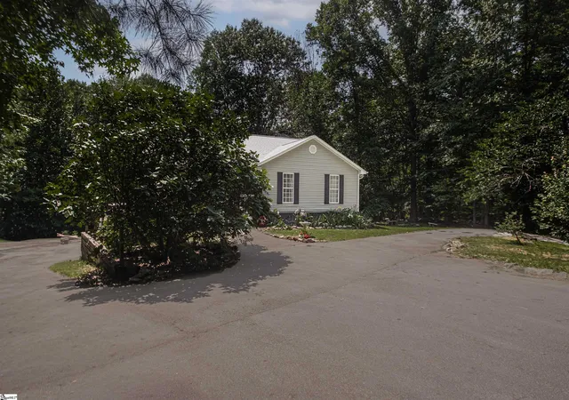 Photo 2 of Single family home for sale at 181 Crowe Creek Church Rd, Six Mile, SC 29682 | MLS# 1596587 | Listing updated on 2026-08-31