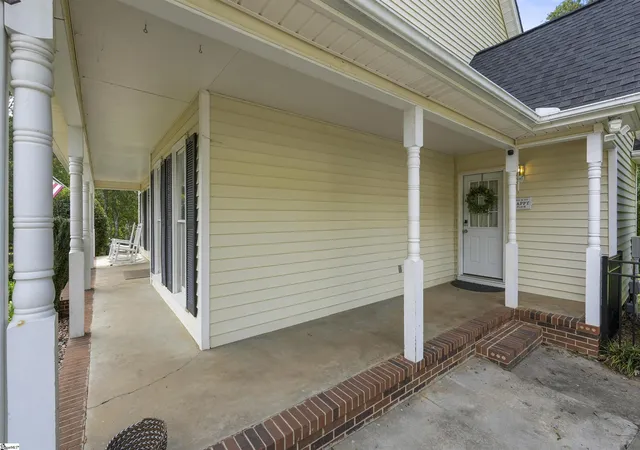 Homes for sale in Easley, SC | 901 Huntington Rd, Easley, SC 29642 | MLS# 1588764