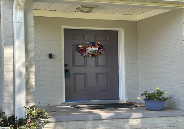 Photo 2 of Single family home for sale at 1 Milford Ln, Greenville, SC 29605 | MLS# 1601770 | Listing updated on 2026-09-09
