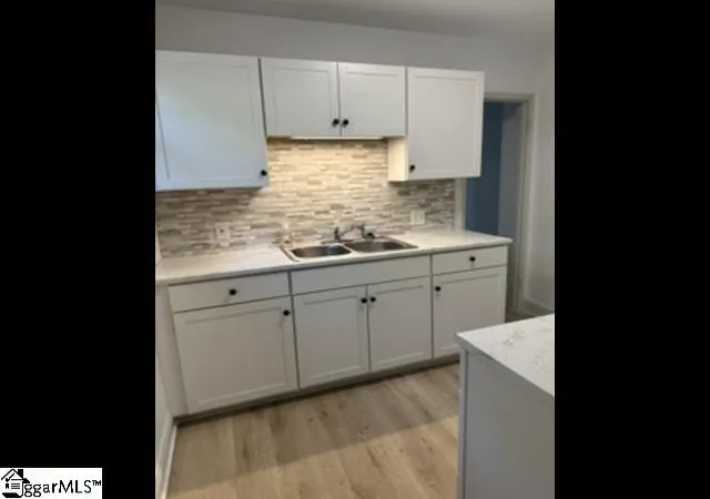 Photo 3 of Single family home for sale at 1 Milford Ln, Greenville, SC 29605 | MLS# 1601770 | Listing updated on 2026-09-09