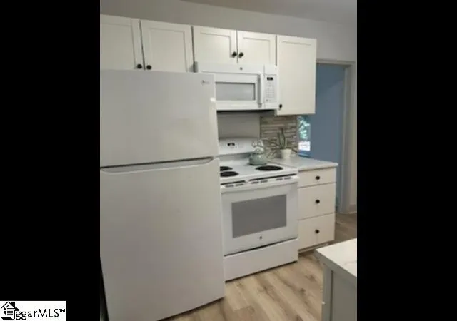 Photo 3 of Single family home for sale at 1 Milford Ln, Greenville, SC 29605 | MLS# 1601770 | Listing updated on 2026-09-09