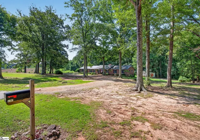 3rd image of 618 Racetrack Rd, Woodruff, SC 29388 | MLS# 1594696