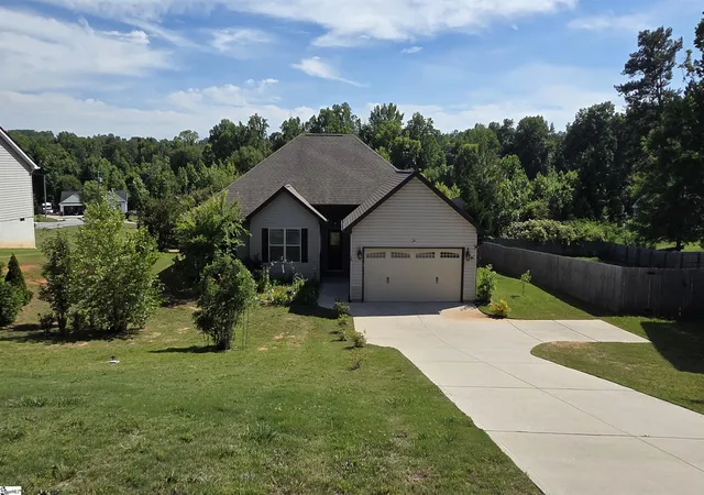 Photo 2 of Single family home for sale at 34 Montgomery Rd, Lyman, SC 29365 | MLS# 1594088 | Listing updated on 2026-09-19