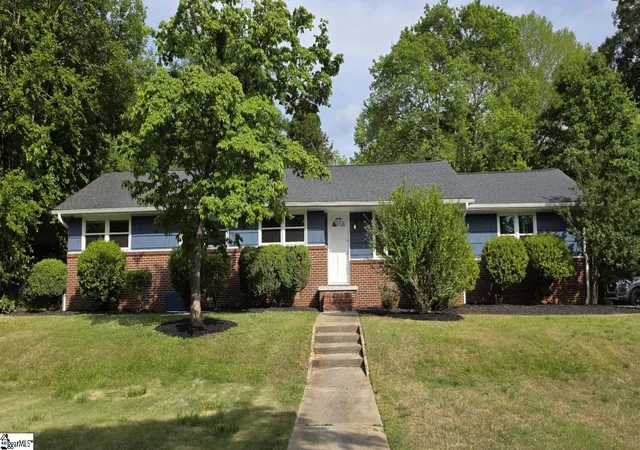 Photo 1 of Single family home for sale at 191 Pershing St, Spartanburg, SC 29302 | MLS# 1600967 | Listing updated on 2026-10-20