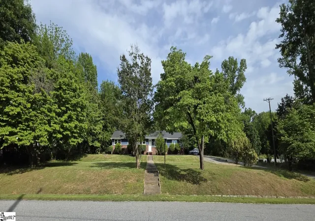 Photo 2 of Single family home for sale at 191 Pershing St, Spartanburg, SC 29302 | MLS# 1600967 | Listing updated on 2026-10-20