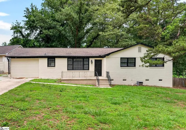 Homes for sale in Taylors, SC | 1 Woodleigh Dr, Taylors, SC 29687 | MLS# 1594138