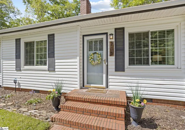 Photo 2 of Single family home for sale at 210 Keith Dr, Greenville, SC 29607 | MLS# 1554644 | Listing updated on 2026-09-14