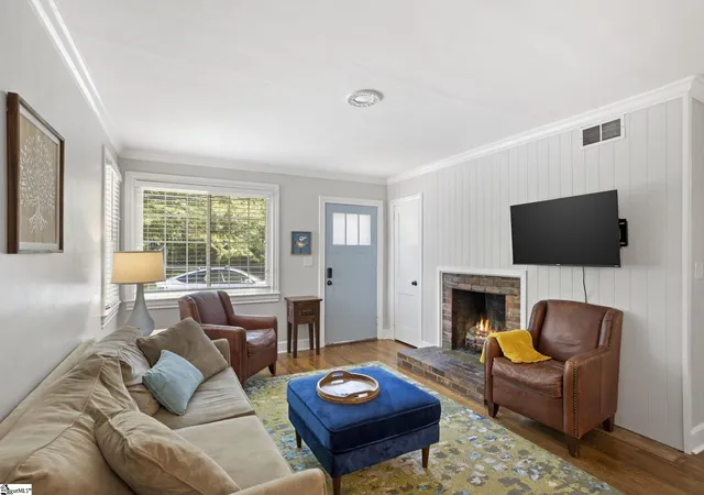 Photo 3 of Single family home for sale at 210 Keith Dr, Greenville, SC 29607 | MLS# 1554644 | Listing updated on 2026-09-14