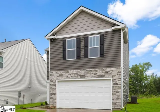Photo 2 of Single family home for sale at 212 Deskin Ln, Fountain Inn, SC 29644 | MLS# 1582662 | Listing updated on 2026-09-21