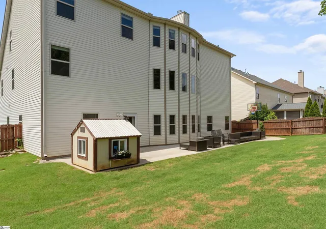 Photo 3 of Single family home for sale at 135 Creek Shoals Dr, Simpsonville, SC 29681 | MLS# 1595124 | Listing updated on 2026-08-18