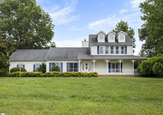 Photo 2 of Single family home for sale at 104 Wren Crossing Ct, Easley, SC 29642 | MLS# 1595405 | Listing updated on 2026-08-20