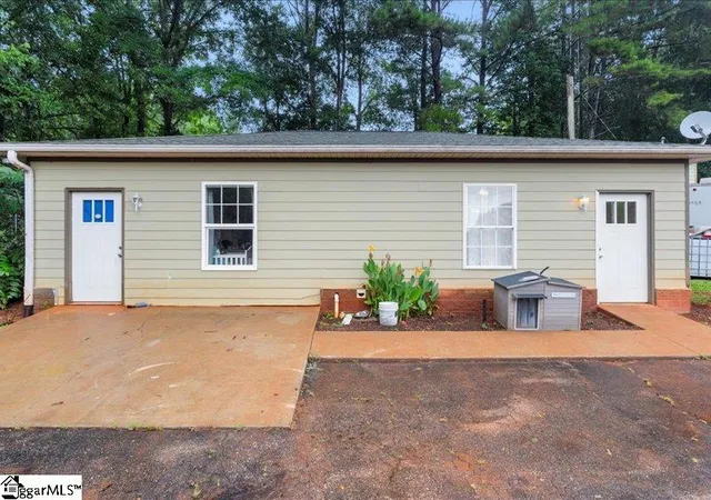 2nd image of 214 Deerwood Trl, Walhalla, SC 29691 | MLS# 1599279
