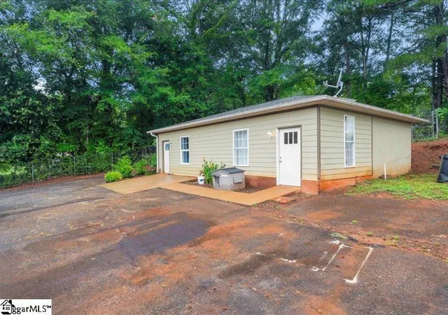 Photo 3 of Single family home for sale at 214 Deerwood Trl, Walhalla, SC 29691 | MLS# 1599279 | Listing updated on 2026-08-26