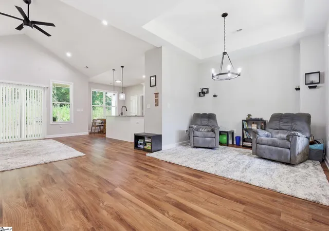 Photo 3 of Single family home for sale at 504 Old Stagecoach Rd, Easley, SC 29642 | MLS# 1599554 | Listing updated on 2026-10-28