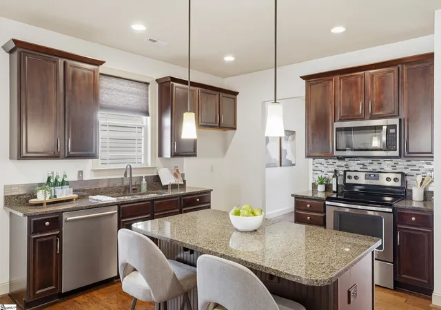 Photo 3 of Single family home for sale at 4 Litten Wy, Greenville, SC 29615 | MLS# 1594636 | Listing updated on 2026-07-17