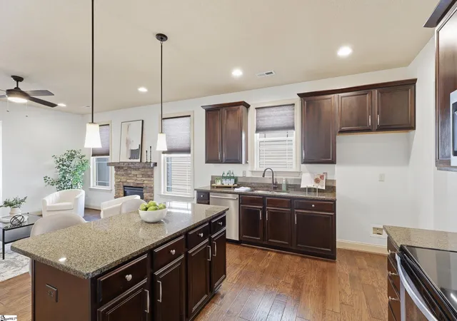 Photo 4 of Single family home for sale at 4 Litten Wy, Greenville, SC 29615 | MLS# 1594636 | Listing updated on 2026-07-17