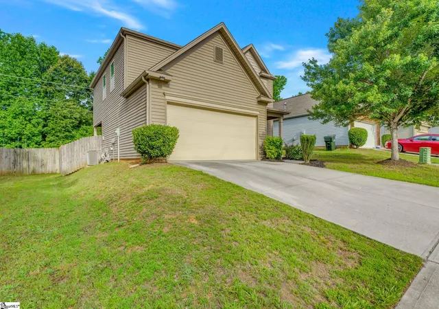 Photo 3 of Single family home for sale at 222 Marefair Ln, Simpsonville, SC 29680 | MLS# 1594904 | Listing updated on 2026-09-03