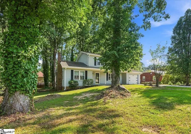 Photo 3 of Single family home for sale at 107 Windsor St, Simpsonville, SC 29681 | MLS# 1599693 | Listing updated on 2026-08-04