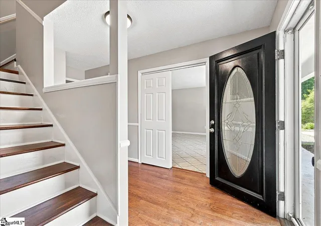 Photo 4 of Single family home for sale at 107 Windsor St, Simpsonville, SC 29681 | MLS# 1599693 | Listing updated on 2026-08-04